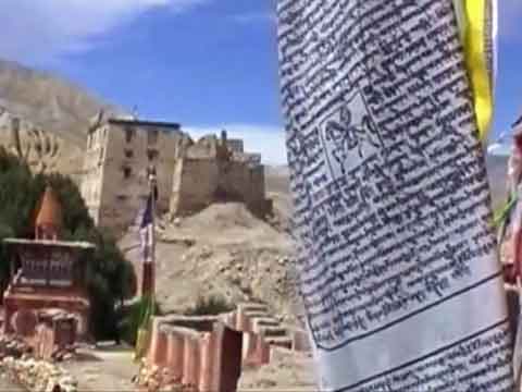 
Tsarang chorten and Dzong (fort) - Lo Monthang Youtube Video by Ed van der Kooy and Piet Warffemius
